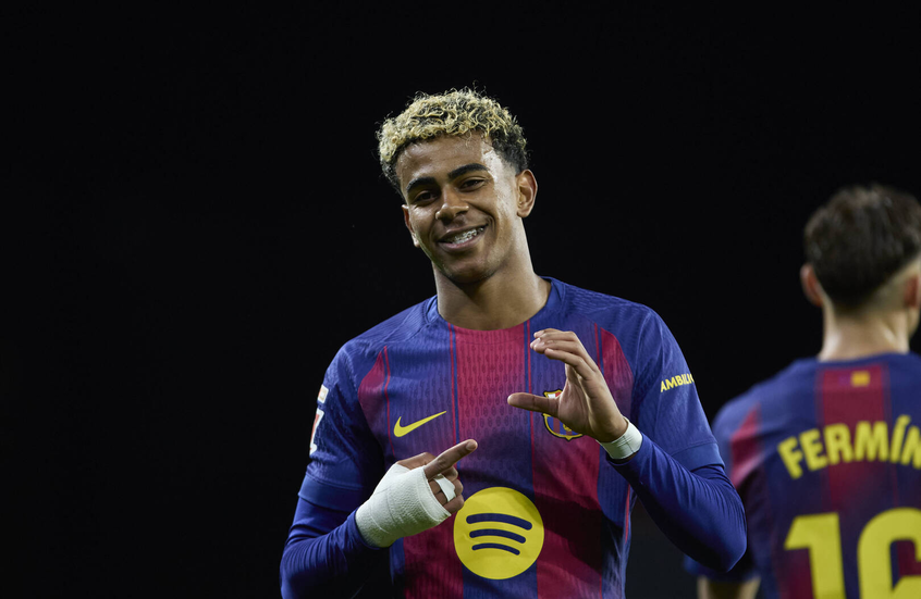 "لن يستمر تألقه طويلا إذا لم يتخلص من مشكلته".. مدرب منتخب إسبانيا يوجه تحذيرا صارما للامين جمال