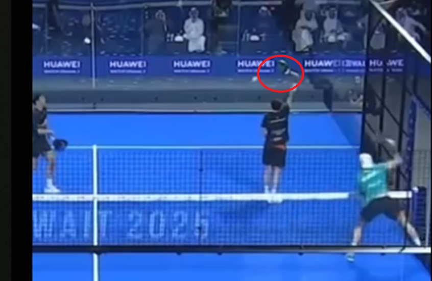 ضربة "عمياء" نادرة في بطولة تنس البادل (فيديو)