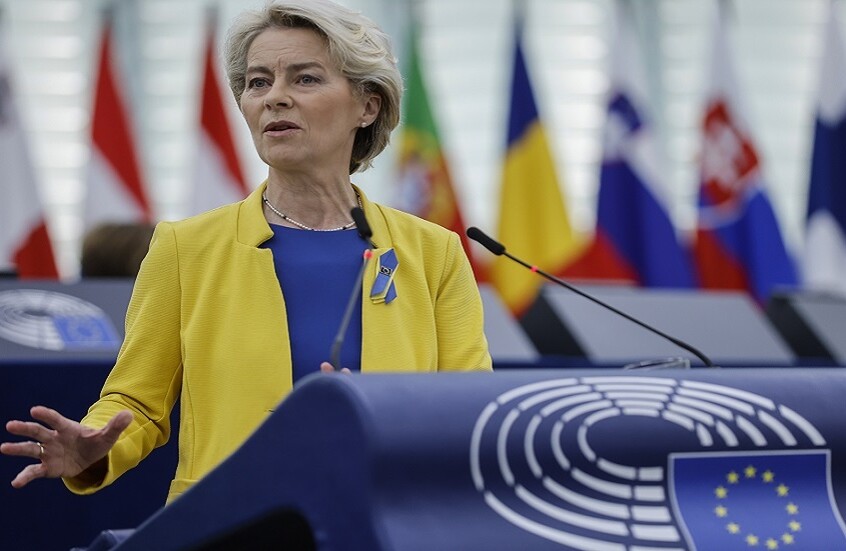 أستاذ فنلندي يدعو لتقييد رئيسة المفوضية الأوروبية بـ "رَسَن"