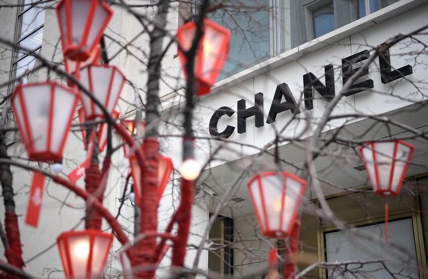 فشل محاولة سرقة متجر شهير للعطورات في باريس بخطوة جريئة من حارسه