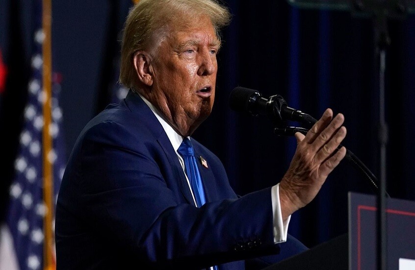 صحفي بارز يفجر قنبلة إعلامية عن معاشرة ترامب لمساعدته السابقة خلال غياب ميلانيا