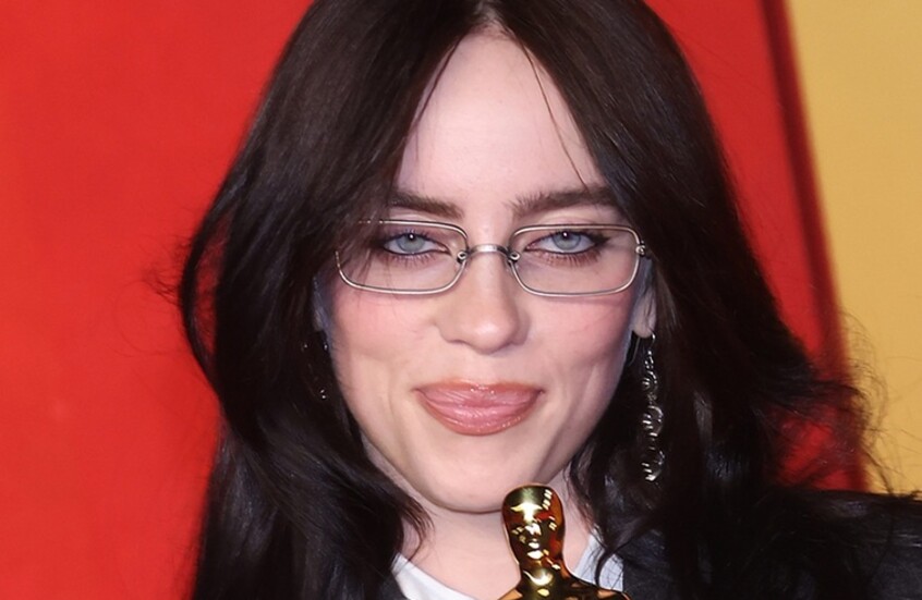 "جبان وحقير مثير للشفقة".. المغنية الأمريكية بيلي إيليش تشن هجوما شرسا على أول "تريليونير" في العالم