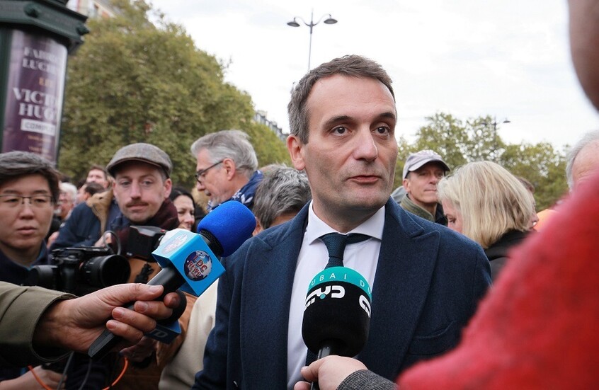 سياسي فرنسي يدعو ماكرون إلى إلغاء زيارة زيلينسكي إلى باريس بسبب فضيحة الفساد