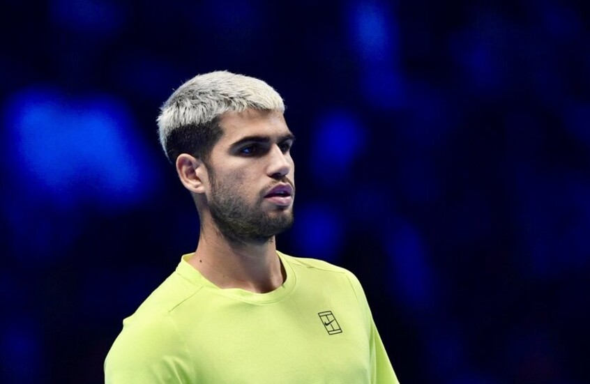 ألكاراز يتأهل للقاء سينر في نهائي البطولة الختامية لموسم تنس الرجال