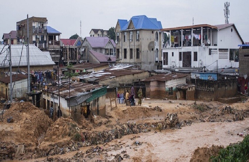 مصرع أكثر من 100 شخص جراء انهيار أرضي في منجم ذهب بالكونغو الديمقراطية (فيديو)