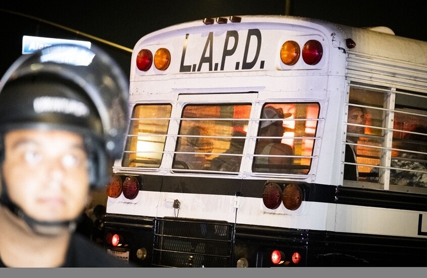 "أكسيوس": مداهمات قوات الأمن الداخلي الأمريكية ضد الهجرة حفّزت جهود المقاومة المحلية