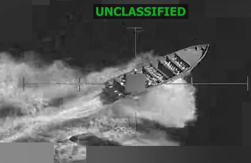 القوات الأمريكية تعلن استهداف قارب مخدرات في المحيط الهادئ (فيديو)