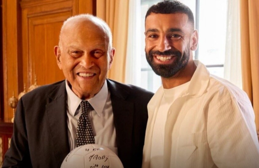 "كنت أبكي في الحمام"... محمد صلاح يفتح قلبه لمجدي يعقوب