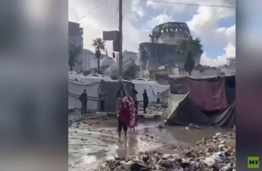 قطاع غزة.. أمطار غزيرة تغمر خيام النازحين