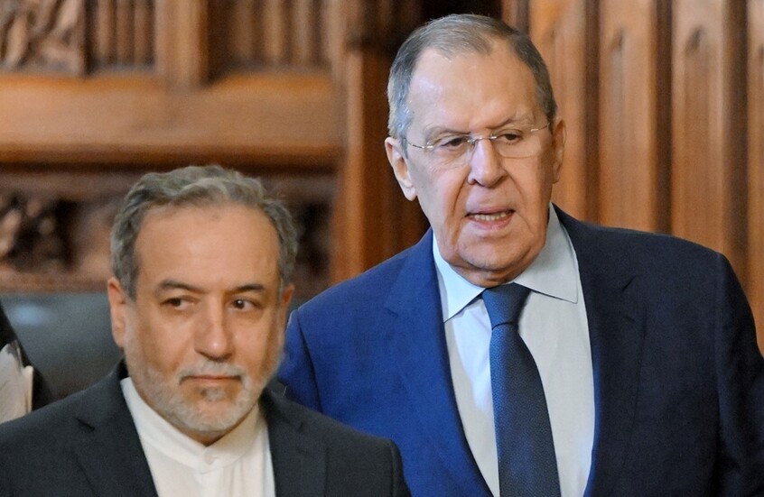 لافروف وعراقجي يبحثان تسوية الأوضاع في الشرق الأوسط وتنسيق المواقف حول البرنامج النووي الإيراني