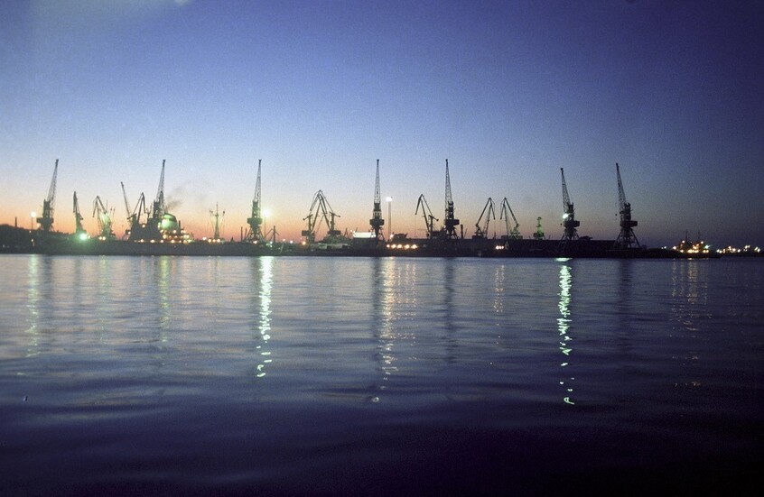 وكالة: اندلاع حريق على ناقلة غاز تركية ضخمة في ميناء إزمائيل بعد هجوم بالدرونات