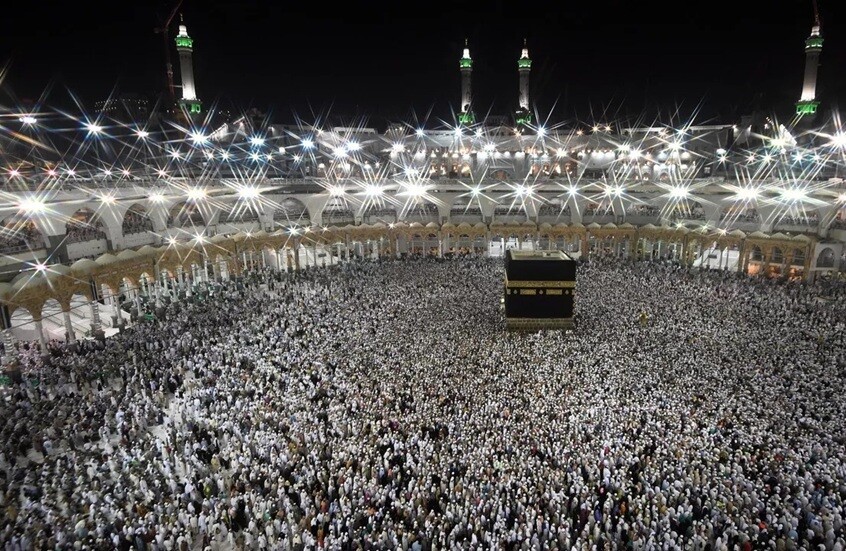 "فقد 18 فردا من عائلته".. مأساة كبرى تحل على مواطن هندي بحادثة هزت السعودية والمسلمين