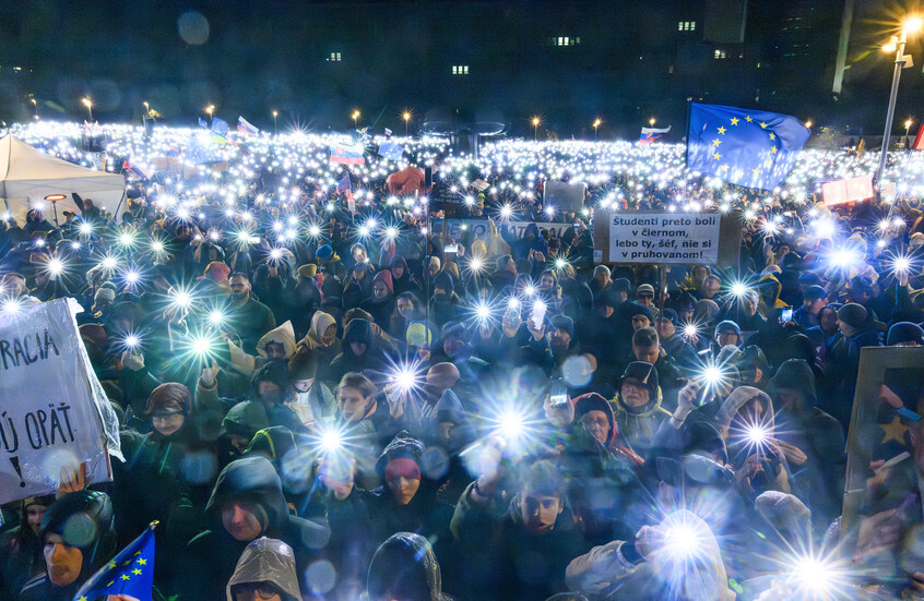 أنصار المعارضة يتظاهرون في سلوفاكيا