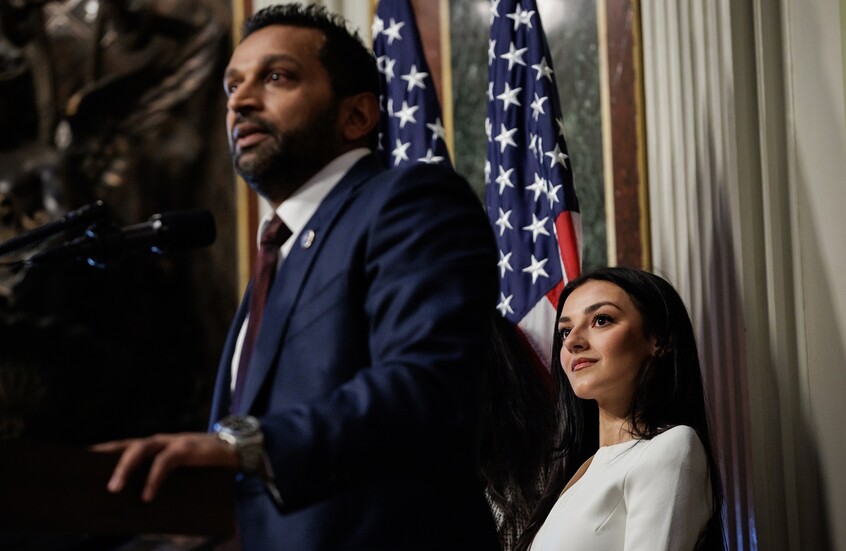 وسائل إعلام: مدير "أف بي آي" يقدم حراسة خاصة لصديقته