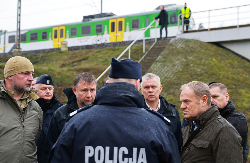 السلطات البولندية تفتح تحقيقا في "عمل إرهابي" بعد تفجير خط السكة الحديدية