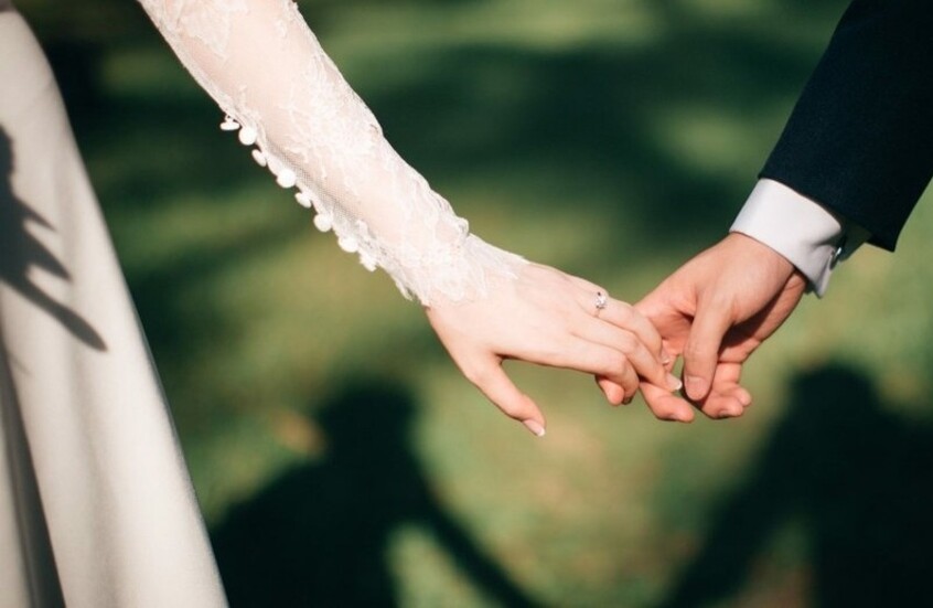 الأردن.. والد العروس يطرد العريس ويلغي الزفاف لسبب غريب!