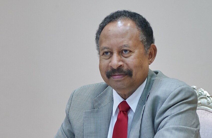 دعا الجيش لوقف الحرب.. حمدوك يحذر: السودان مهدد بالتحول إلى بؤرة للجماعات الإرهابية إذا استمر الصراع