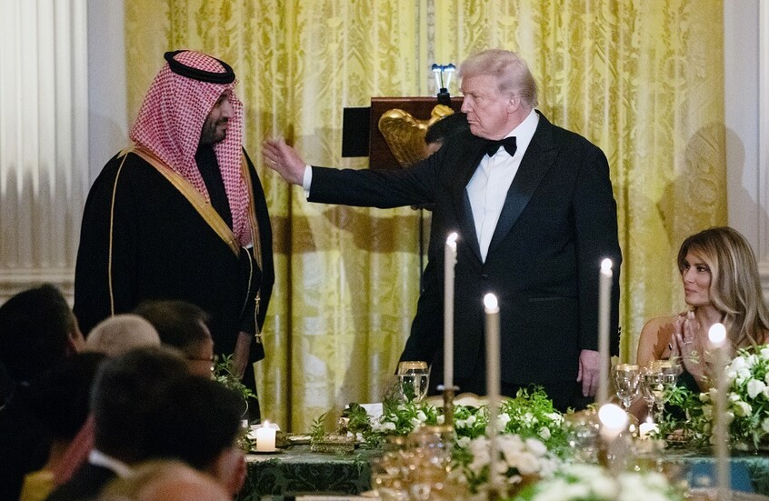 ترامب يقيم مأدبة في البيت الأبيض على شرف بن سلمان بحضور ماسك ورونالدو (فيديو) - RT Arabic