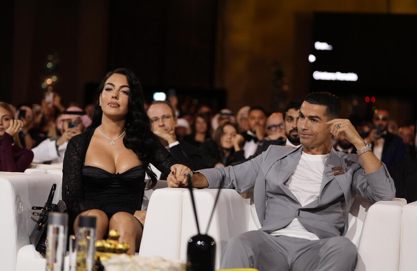 رونالدو وجورجينا خارج الملاعب.. لفتة خيرية تلمس قلوب الصغار في مدريد