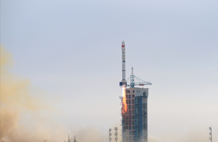 الصين تطلق 3 أقمار لدراسة الفضاء