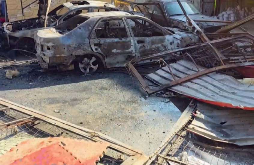 آثار الهجوم الإسرائيلي على مخيم عين الحلوة في جنوب لبنان