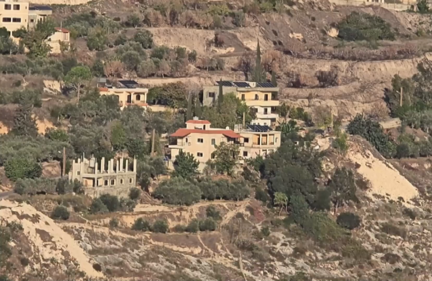 لحظة استهداف إسرائيلي لمنزل في قرية شحور بجنوب لبنان