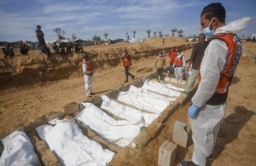 عشرات القتلى والمصابين في سلسلة غارات إسرائيلية على قطاع غزة