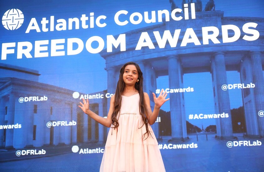 "أيقونة حلب".. الطفلة السورية بانة العبد مرشحة لجائزة السلام الدولية