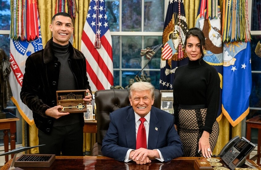 رونالدو يخرج عن صمته.. وينشر صورا مع جورجينا وترامب