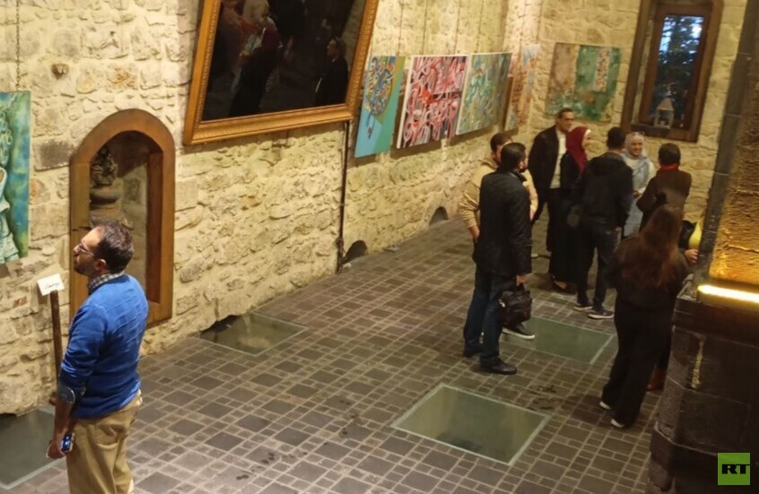 "تجليات الحرف العربي".. قراءة فنية تشكيلية بعيون معاصرة ( صور)