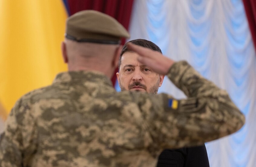 بين أكياس النقود والمرحاض الذهبي.. الغرب يتلمس التخلي عن دعم زيلينسكي