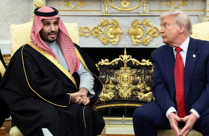 "كنت سألبس هكذا لو استطعت".. ترامب يمازح مسؤولا سعوديا! (فيديو)