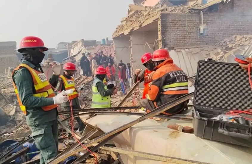 باكستان.. ضحايا ودمار هائل إثر انفجار بمصنع كيميائي (فيديو)