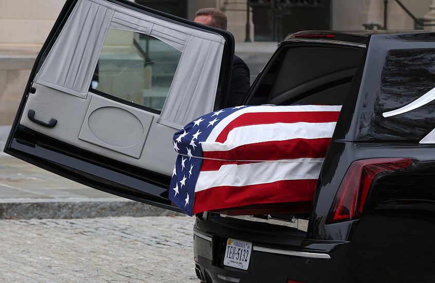 واشنطن تودع أبرز مهندسي غزو العراق.. فمن حضر الجنازة؟ (صور)