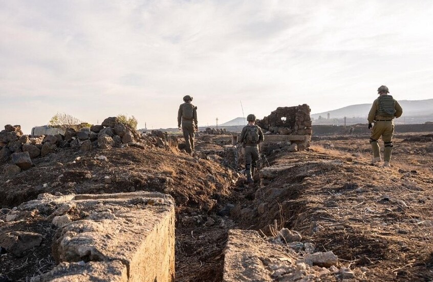 الجيش الإسرائيلي يعلن تنفيذ عمليات استباقية في جنوب سوريا ويُظهر تدمير عتاد عسكري