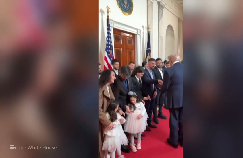 ترامب يمنح عملات التحدي الرئاسية للرهائن الإسرائيليين من غزة في حفل أقيم في المكتب البيضاوي