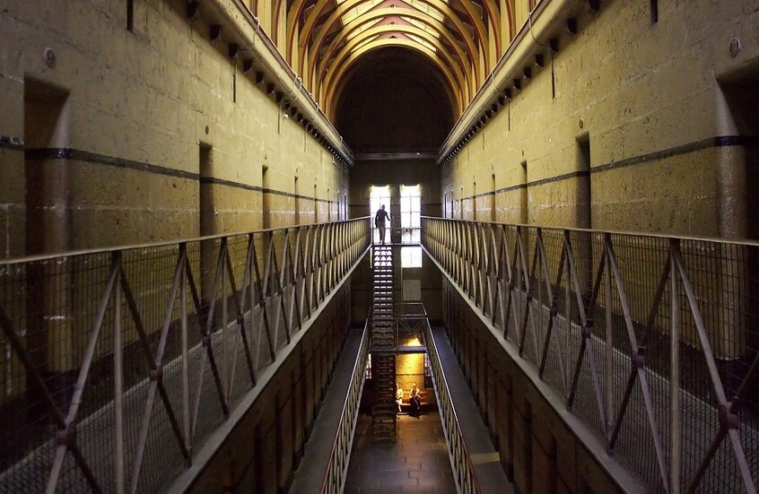 بعد انتحار مراهق.. أستراليا تبني سجنا "عالميا" للأحداث