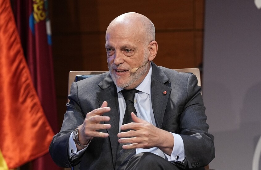 رئيس الدوري الإسباني مهدد بالفصل من منصبه لإفشاء أسرار "خطيرة" عن برشلونة