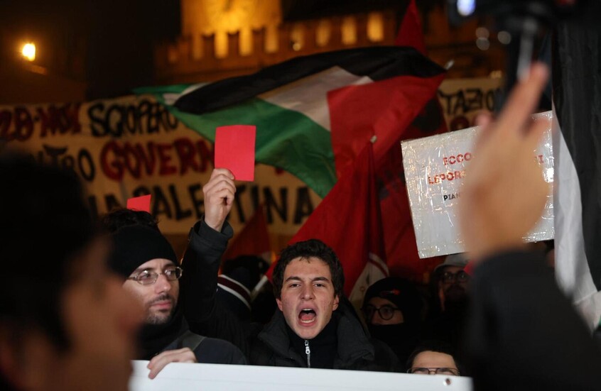 إيطاليا.. اشتباكات عنيفة وتظاهرة حاشدة تضامنا مع فلسطين خلال مباراة فيرتوس ومكابي تل أبيب (فيديو)