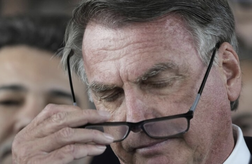 المحكمة العليا في البرازيل تأمر باعتقال بولسونارو قبل بدء تنفيذ الحكم بسجنه لمدة 27 عاما