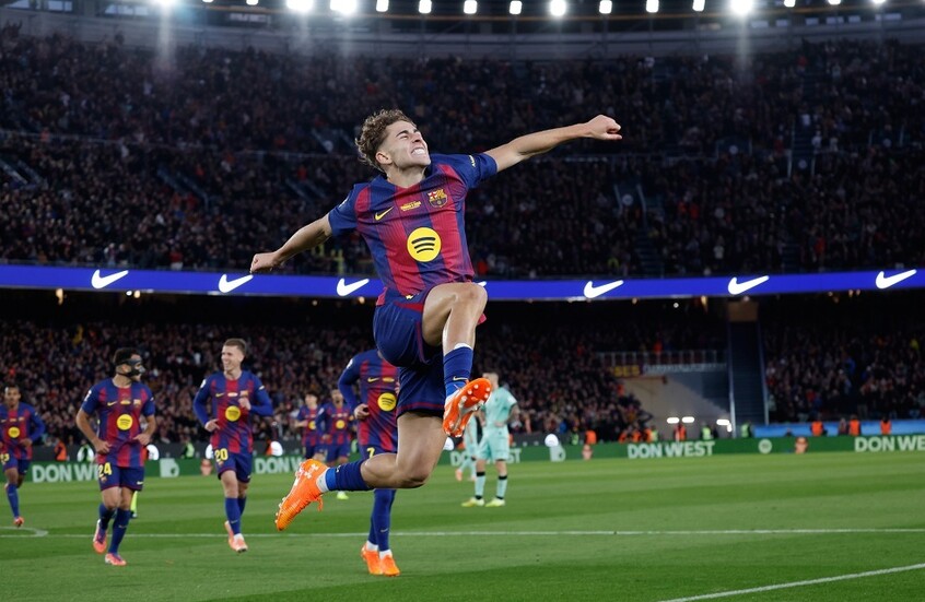 برشلونة يحتفل بعودته إلى ملعب "كامب نو" الشهير بفوز كبير (فيديو)