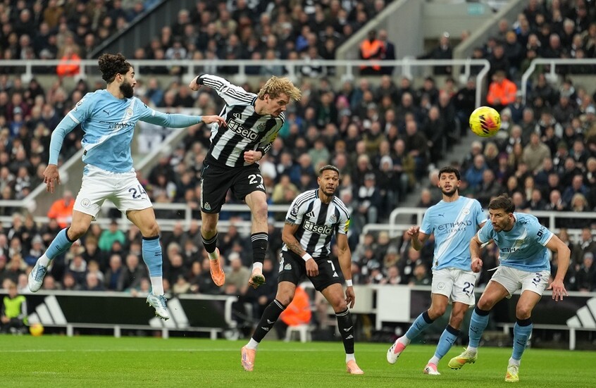 نيوكاسل يونايتد يفاجئ مانشستر سيتي (فيديو)