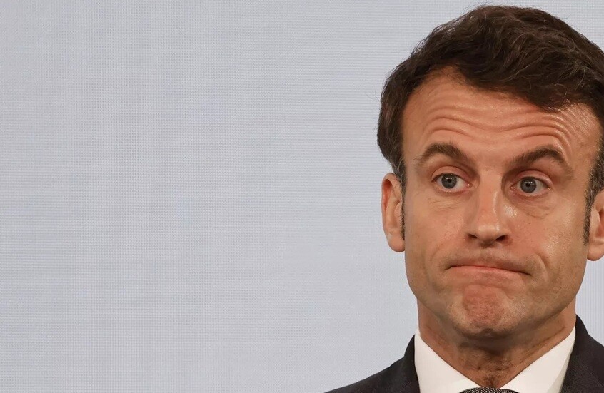 ماكرون يدعو لعلاقة "هادئة" مع الجزائر ويقر بوجود أمور "تحتاج تصحيحا"