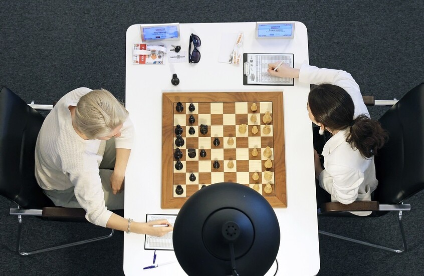 فريق روسيا للسيدات يبلغ نهائي بطولة العالم للشطرنج