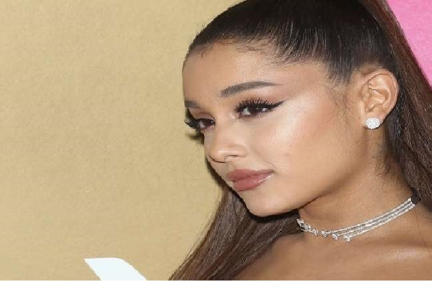 ترحيل أسترالي هاجم أريانا غراندي في سنغافورة (فيديو)