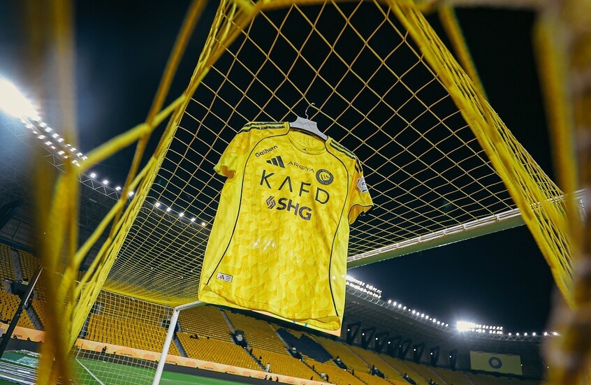 رونالدو يقود النصر ضد الخليج بعد لقاء ترامب..  التشكيلة والقنوات الناقلة