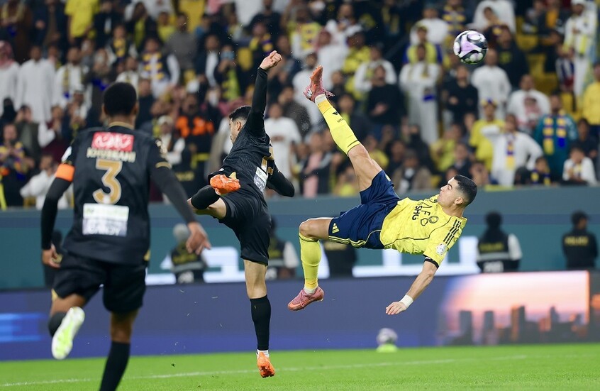 شاهد.. النجم رونالدو يتلألأ في ملعب "الأول بارك" بهدف "سينمائي"