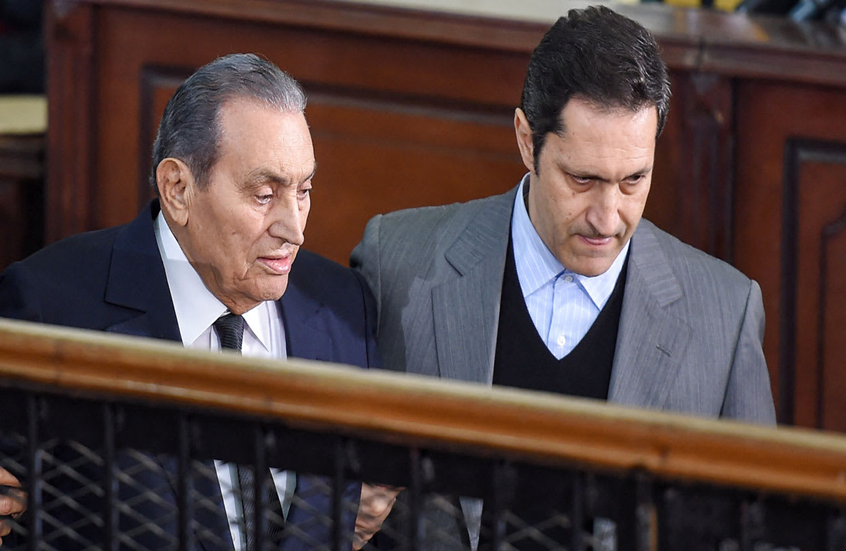 "كله طالع يعتذر!".. علاء مبارك يعلق على "الاعتراف بالخطأ" في حق والده ويثير تفاعلا