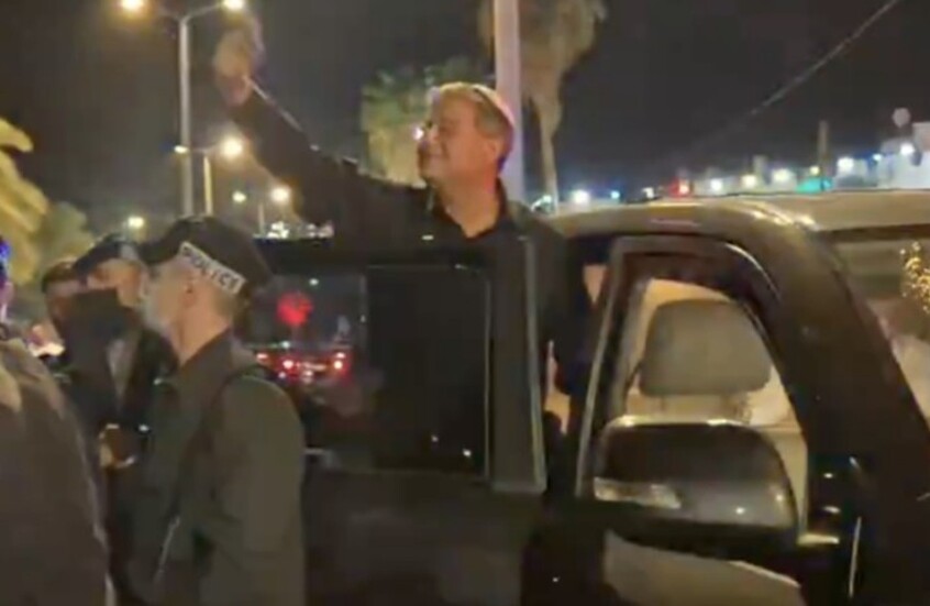 "أنا صاحب البيت هنا".. بن غفير يتجول في بلدة بدوية (فيديو)