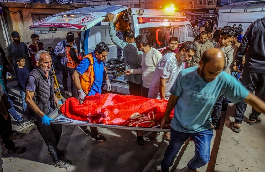 قصف إسرائيلي يوقع قتلى وجرحى ويزيد الأعباء الإنسانية في قطاع غزة 
قتل 4 فلسطينيين وأصيب آخرون صباح اليوم الاثنين جراء قصف مدفعي وجوي إسرائيلي استهدف مناطق متفرقة في قطاع غزة، بينها مدينتا غزة وخان يونس